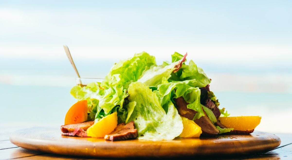 Salada tropical refrescante / Freepik - Salada tropical refrescante / Freepik