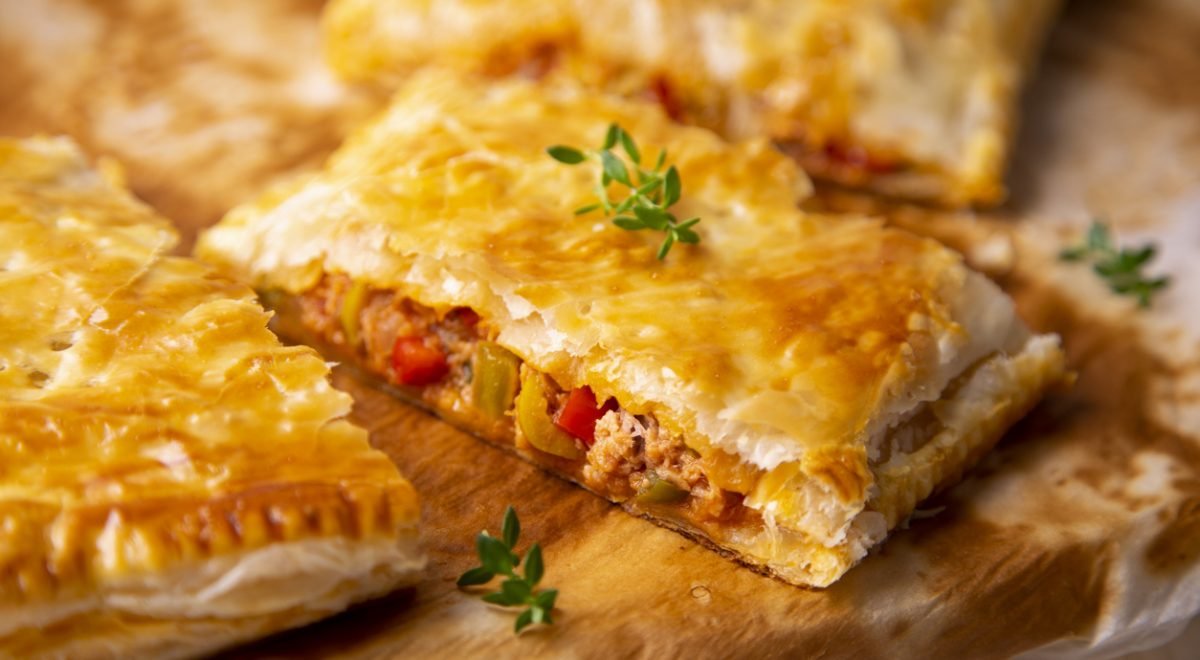 Torta de atum - iStock - Imagem ilustra tortinhas de atum