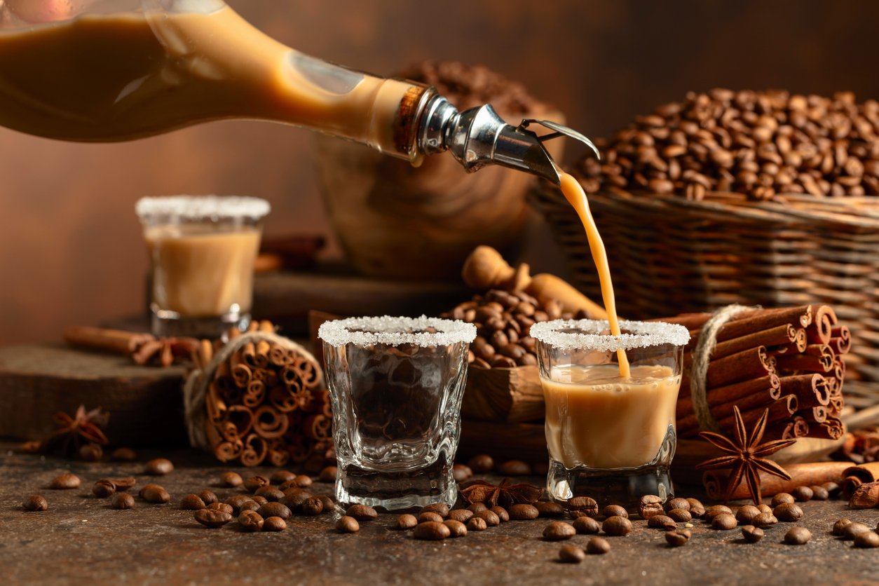 Opção de presente gourmet: licor de doce de leite como opção elegante para presentear no fim de ano