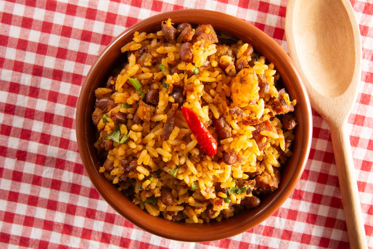 Almoço pronto em 20 minutos uma opção clássica e caseira: Arroz Caipira com Linguiça rápido