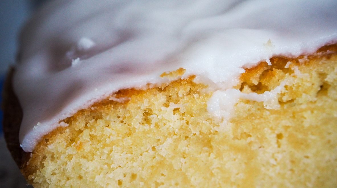 Bolo de leite ninho - iStock - Imagem ilustra fatia de bolo leite ninho