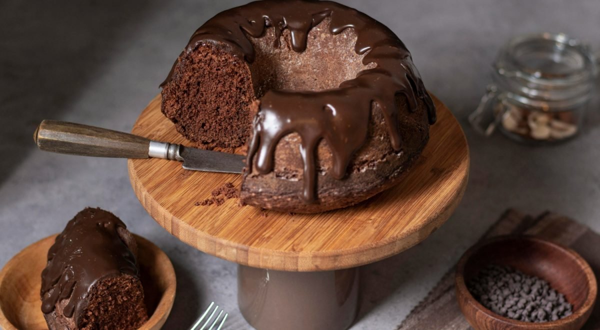 Bolo de iogurte com creme de avelã/ freepik - Bolo de iogurte com creme de avelã/ freepik