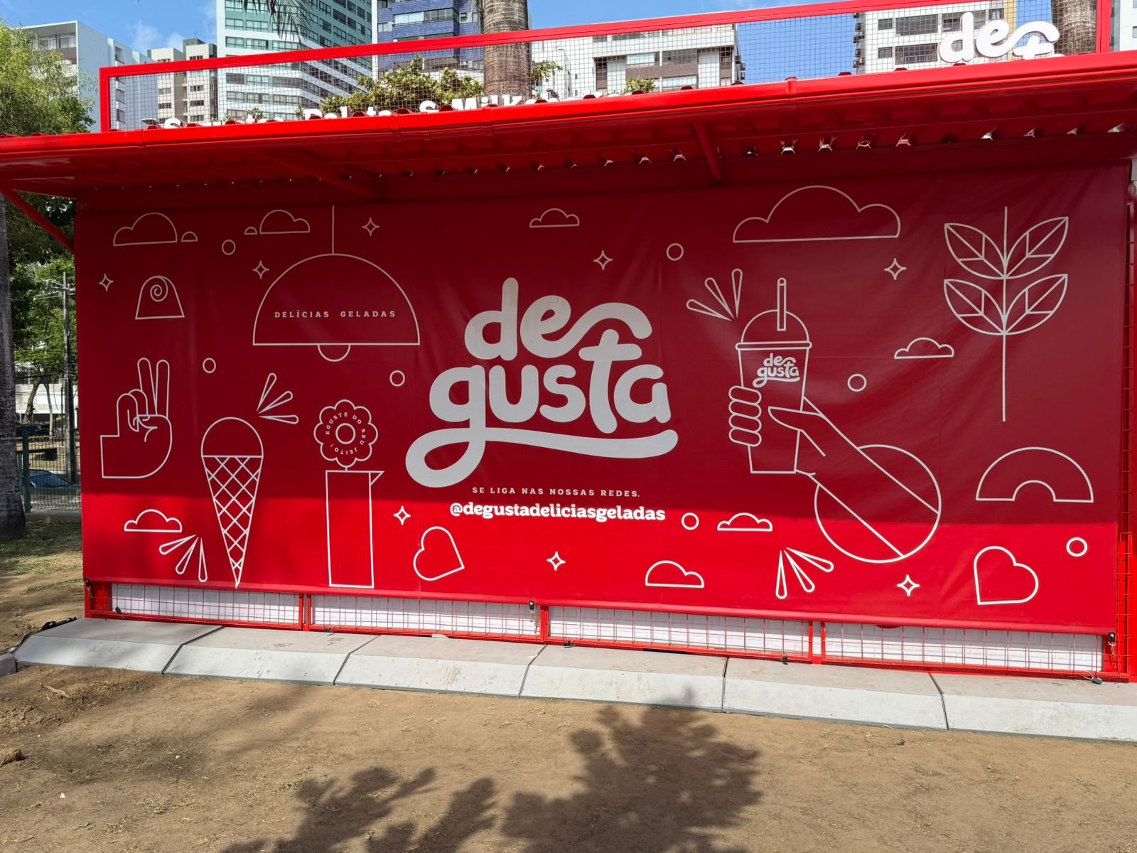 Degusta abre oficialmente o verão da marca com inauguração da primeira unidade contêiner