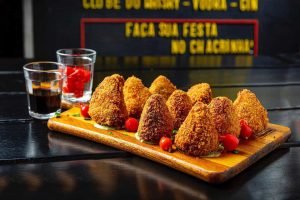 Botecos cariocas celebram aniversário de São Paulo com cardápio especial