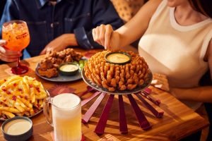Outback transforma sua cebola gigante em sonhos realizados e celebra a 19ª edição do Bloomin’ Day