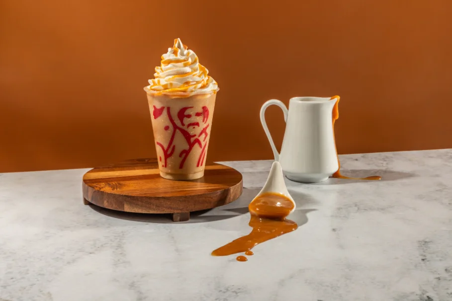 Café gelado ganha espaço no Brasil e transforma hábitos de consumo durante o verão