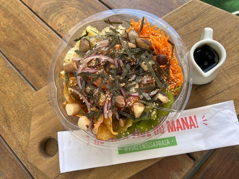 Receita de poke funcional repõe energia e hidrata o corpo no pós-Carnaval