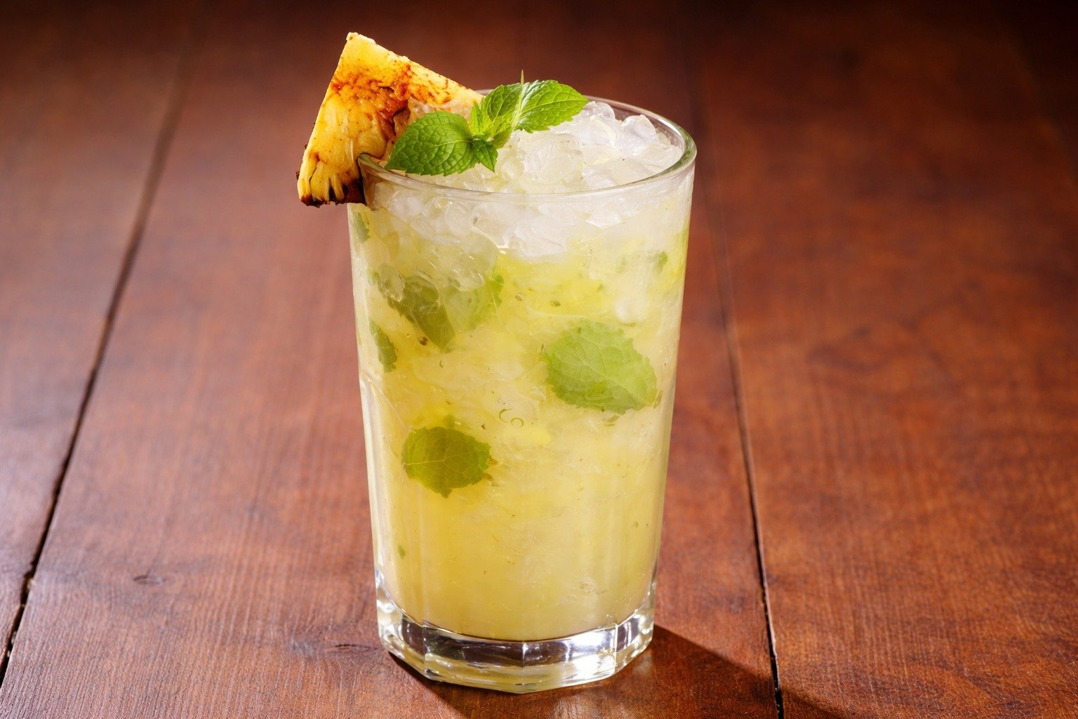 Dia do Sogro (10/03): celebre a data com o drinque Sogro Premium Tropical da Água Doce Sabores do Brasil