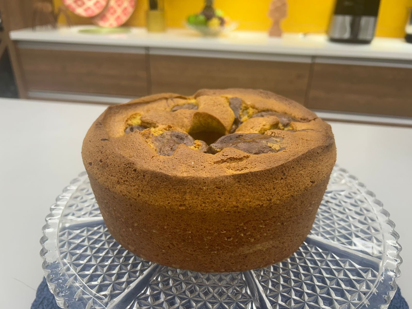 Bolo de cenoura recheado com brigadeiro