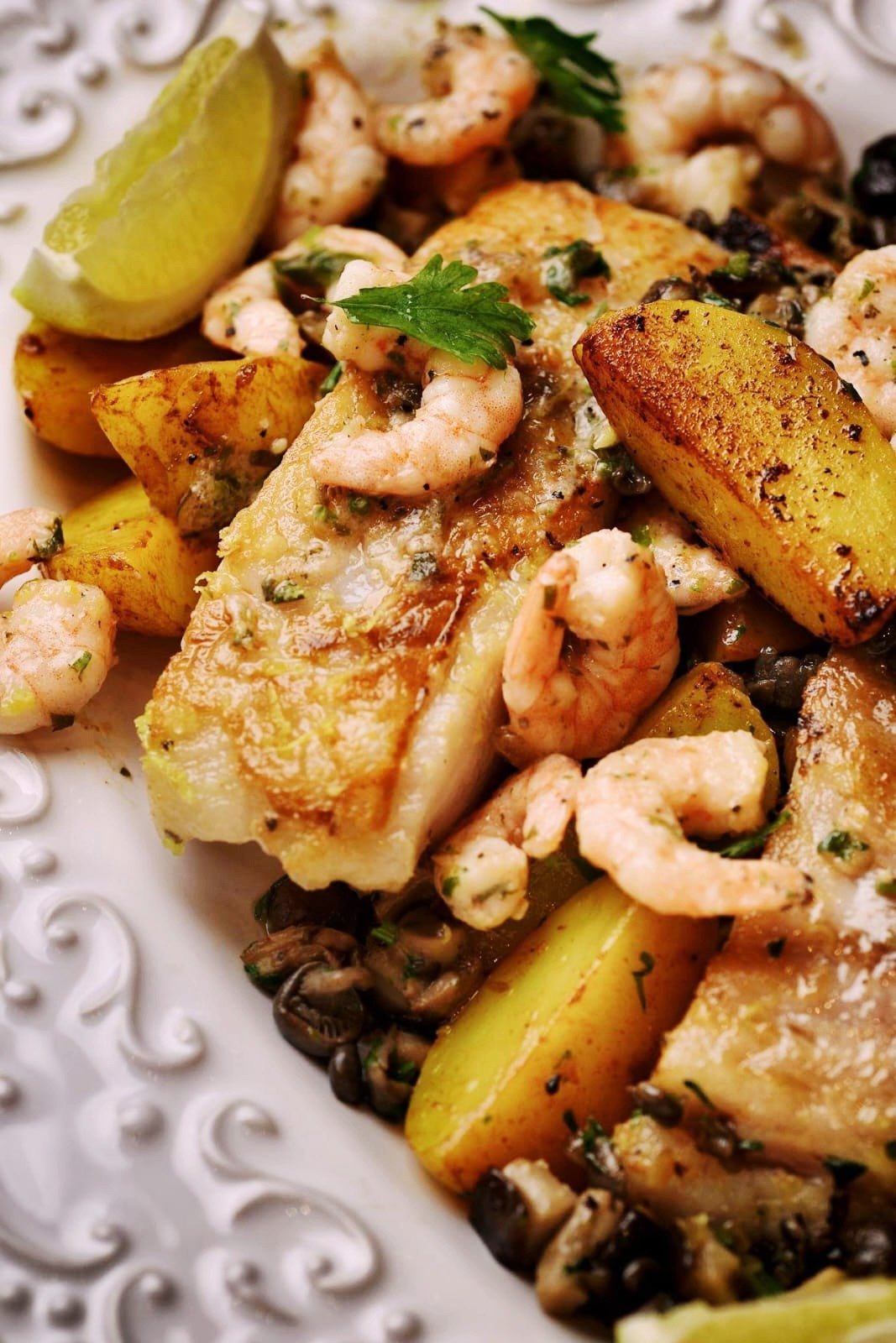 Chef Leandro Ricardo ensina o passo a passo do Peixe à Belle Meunière com camarão para a Páscoa