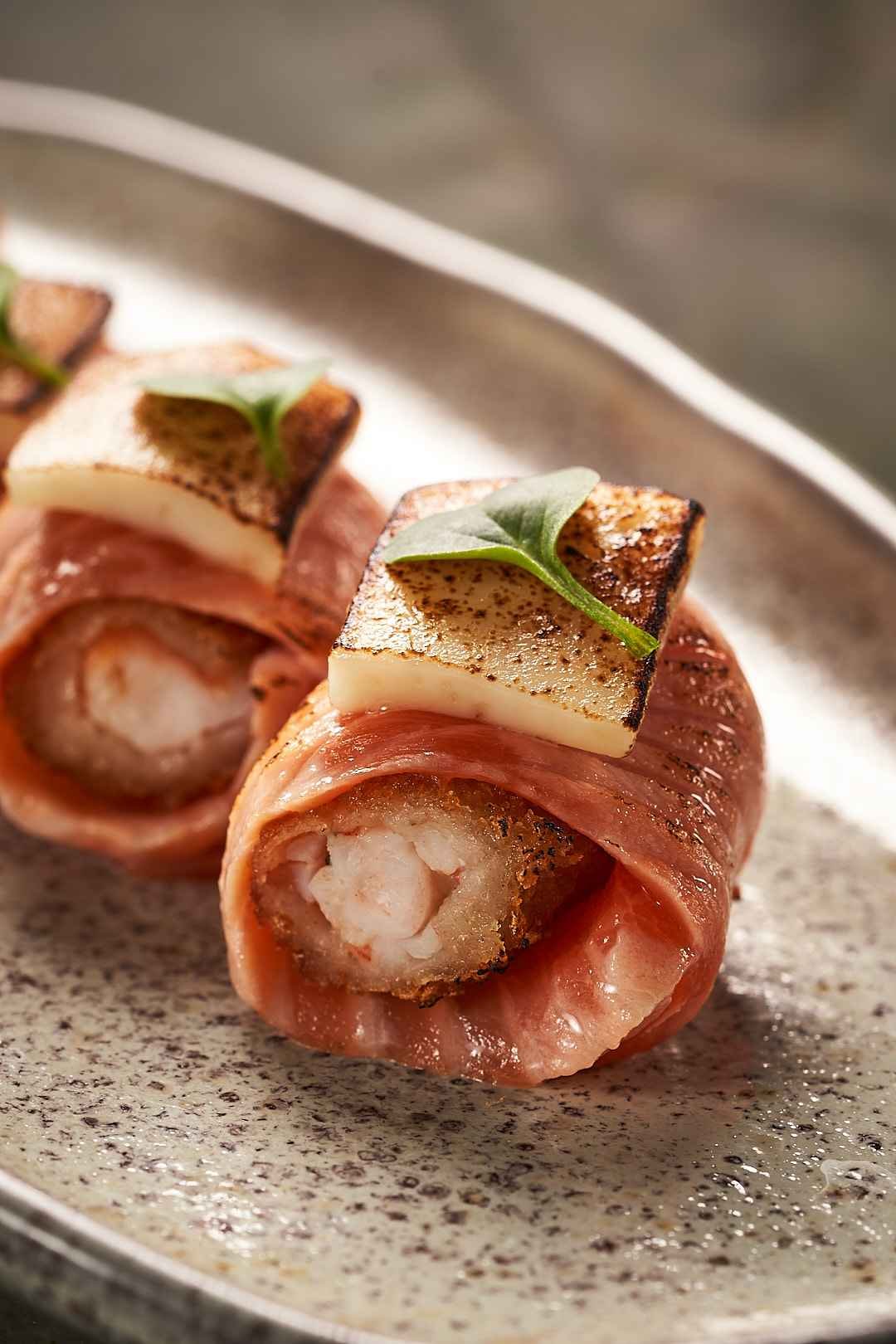 Entre Amigos aposta em menu autoral de sushi na nova unidade do RioMar