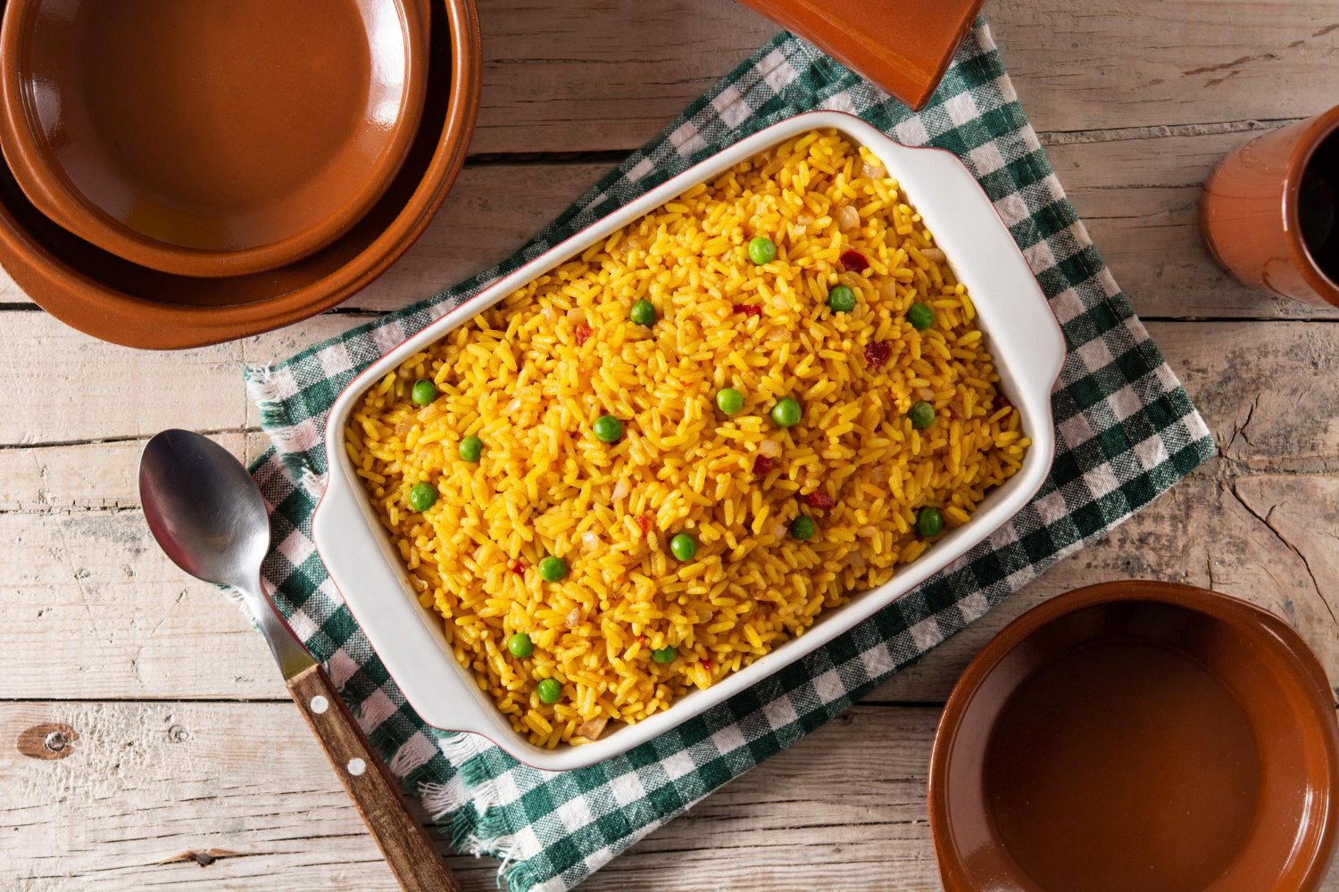 Arroz de forno cremoso e gratinado: como fazer a receita fácil de geladeira
