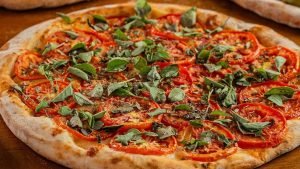 Dia da Pizza: Ação solidária reverte vendas em refeições para famílias carentes nesta sexta-feira (10)