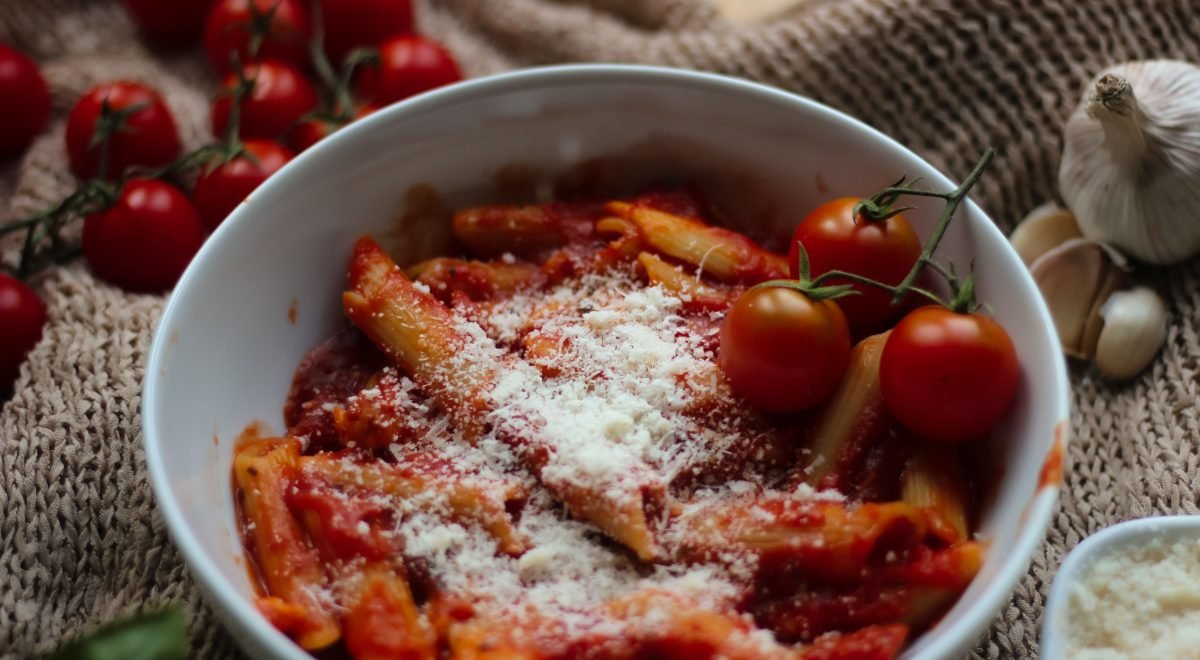 pexels-nikki-awal Macarrão com molho de tomate e manjericão cremoso de uma panela só - pexels-nikki-awal Macarrão com molho de tomate e manjericão cremoso de uma panela só