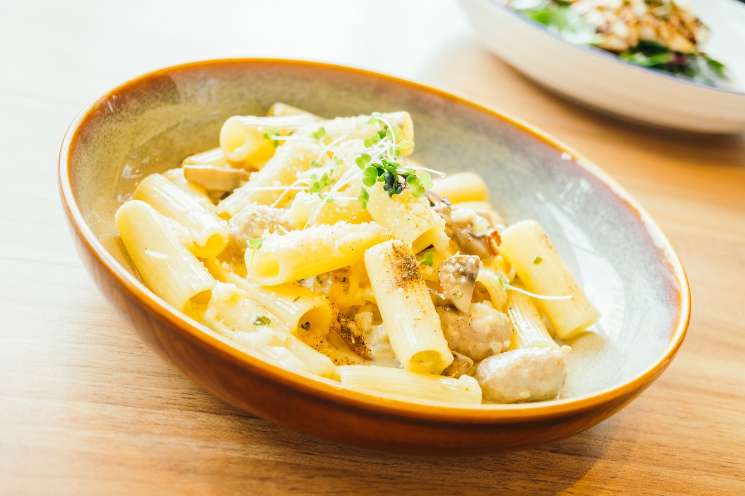 Penne à parisiense tradicional: como fazer a receita cremosa com molho branco